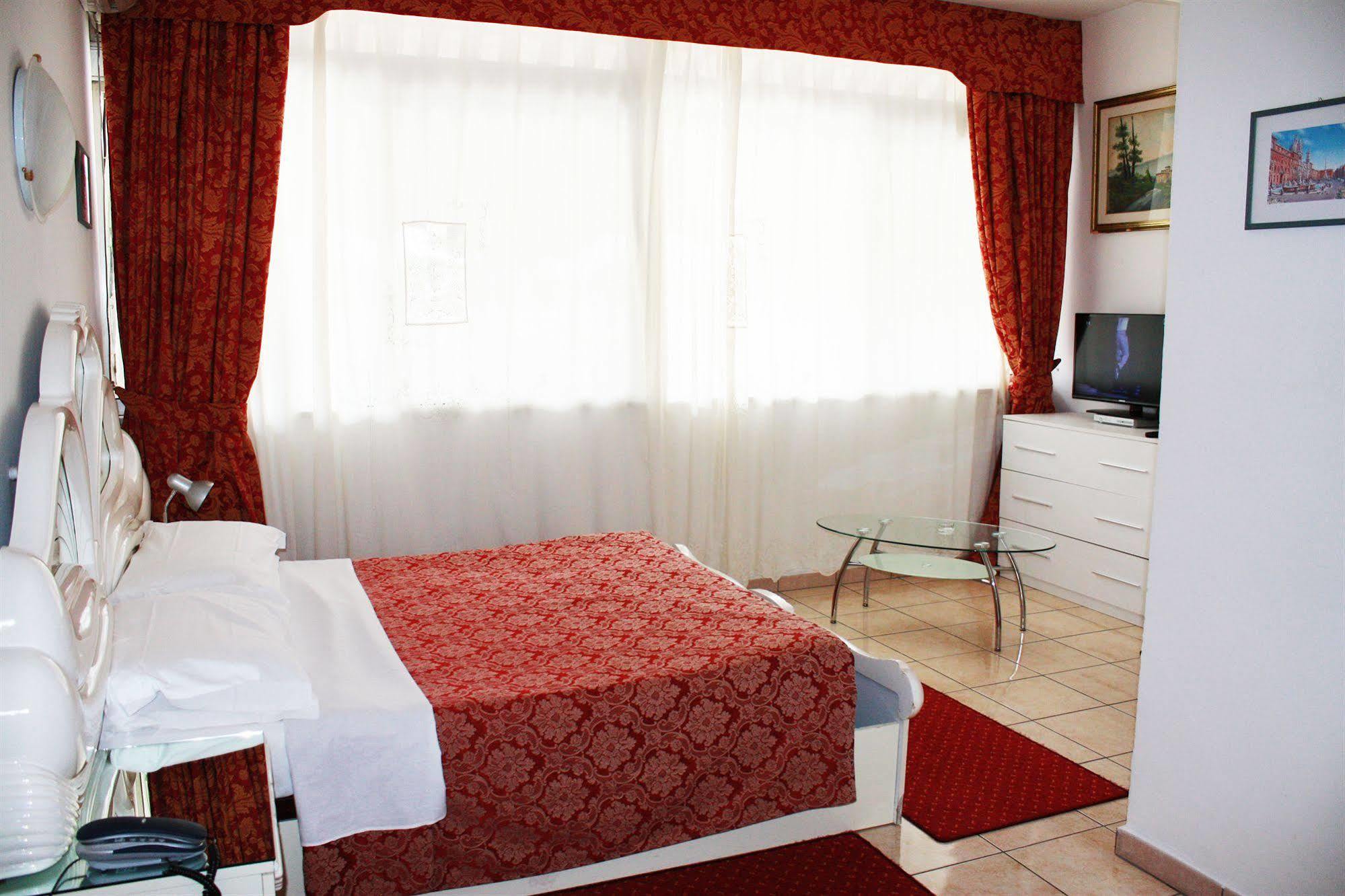 Hotel Giulietta E Romeo Casal Palocco Exterior photo