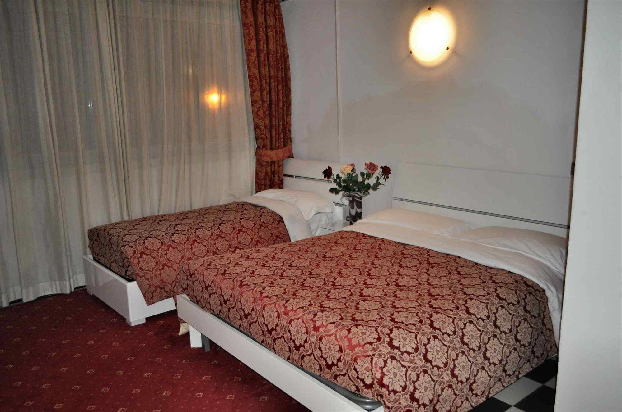 Hotel Giulietta E Romeo Casal Palocco Exterior photo